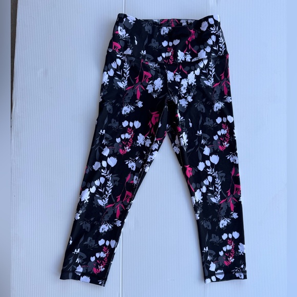 Velocity Women’s Floral Print Capri Leggings Black White Pink Size Small Stretch - Picture 1 of 8